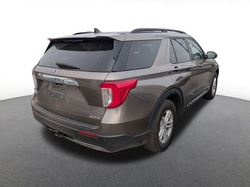 Used 2021 Ford Explorer XLT w/ Equipment Group 202A image 5