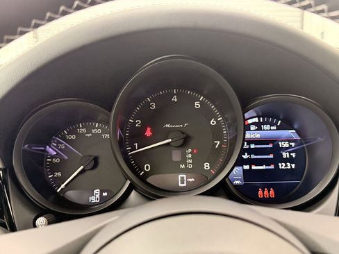 Used 2025 Porsche Macan image 19
