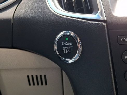 Used 2018 Ford Edge Titanium FWD image 22