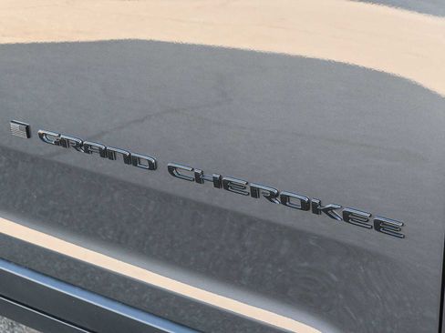 New 2025 Jeep Grand Cherokee Limited image 11