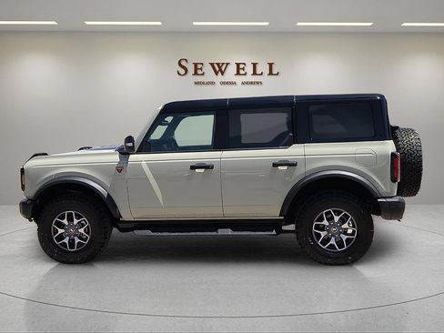 Used 2025 Ford Bronco Badlands AWD/4WD image 2
