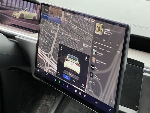 Used 2023 Tesla Model X image 32