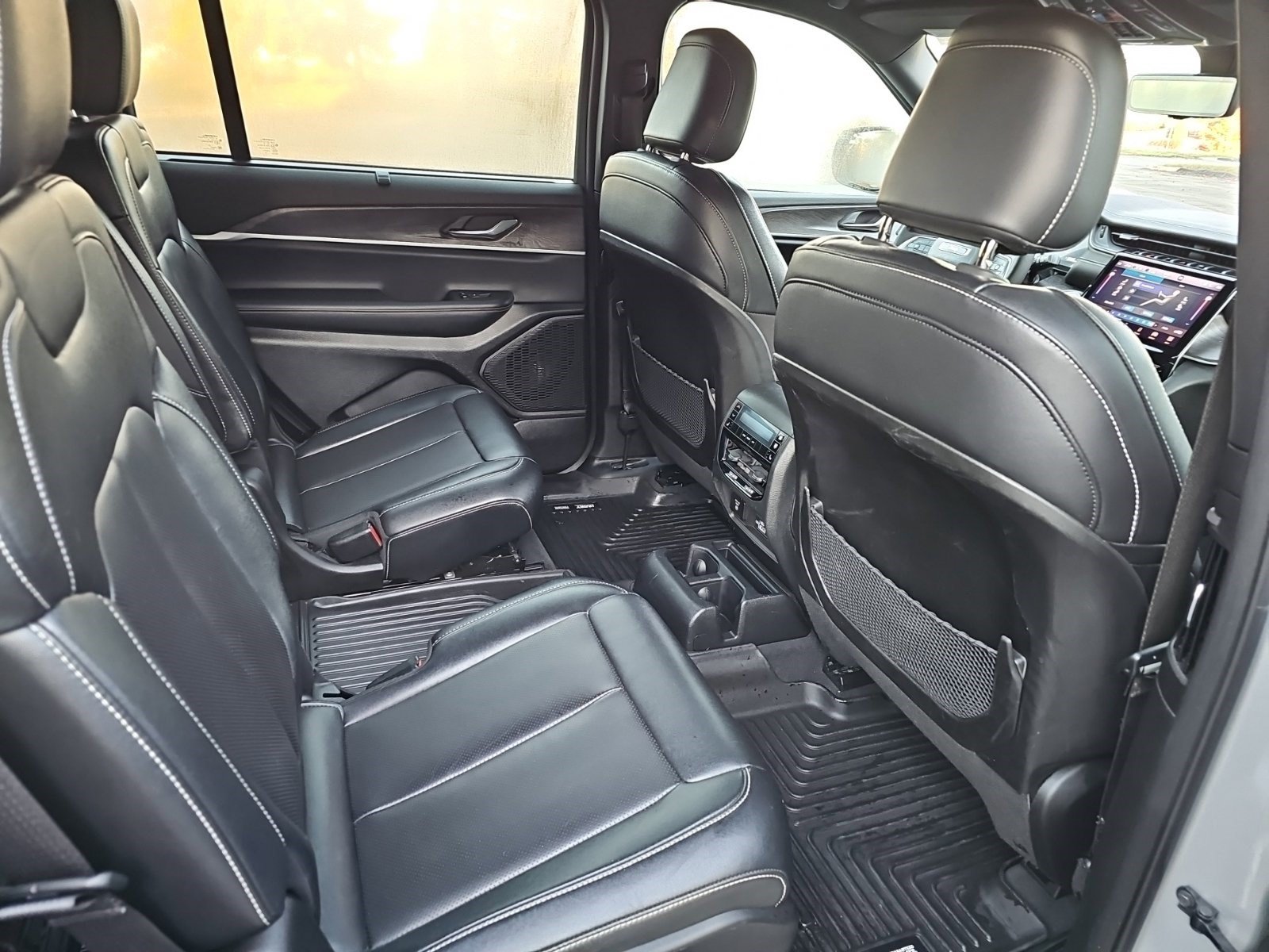 Used 2024 Jeep Grand Cherokee L Limited w/ Luxury Tech Group II AWD/4WD image 15