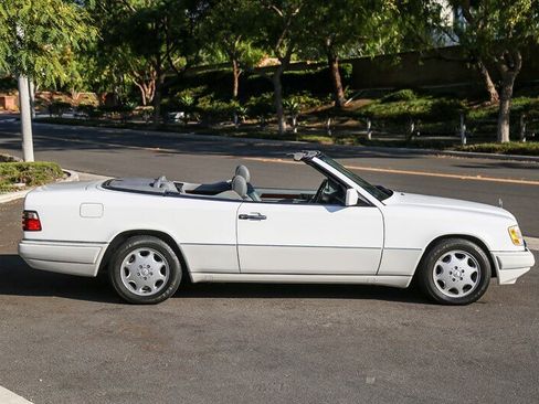 Used 1995 Mercedes-Benz E 320 Convertible image 17