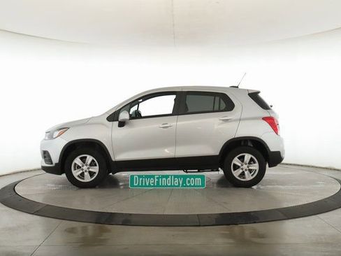 Used 2022 Chevrolet Trax LS w/ Tint and Cruise Package image 9