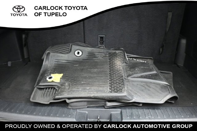 Used 2023 Toyota Highlander XLE FWD image 12