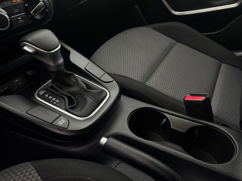 Used 2025 Kia Soul LX w/ LX Technology Package FWD image 39