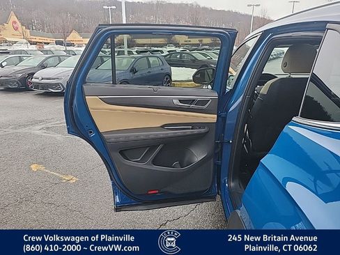 Certified 2025 Volkswagen Atlas Cross Sport SE image 47