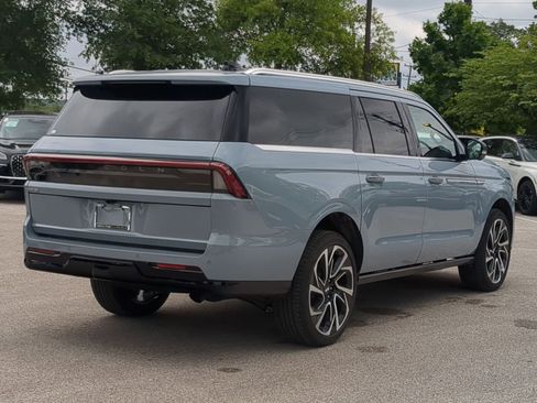 New 2026 Lincoln Navigator L Reserve AWD/4WD image 3