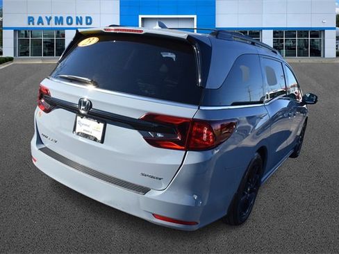 Used 2023 Honda Odyssey Sport image 3