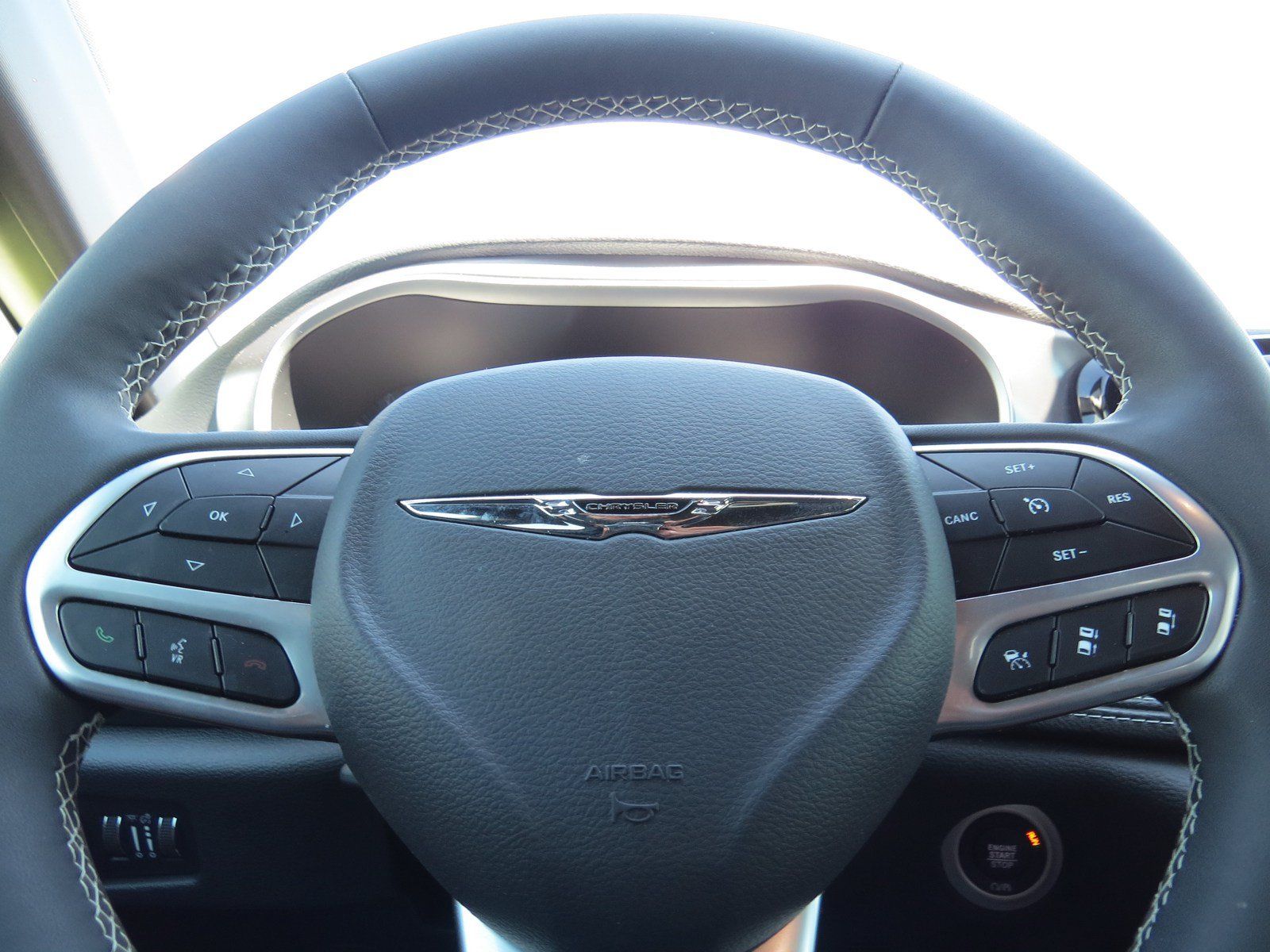 Used 2026 Chrysler Pacifica Select FWD image 15