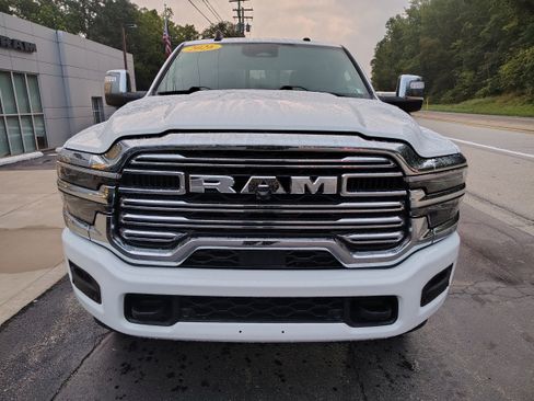 Used 2026 RAM 2500 Laramie AWD/4WD image 3