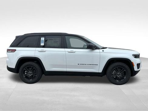 New 2024 Jeep Grand Cherokee Trailhawk w/ Luxury Tech Group III image 8