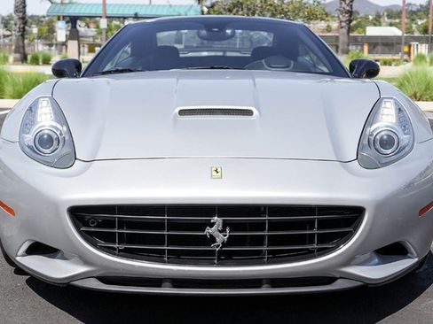 Used 2012 Ferrari California RWD image 21