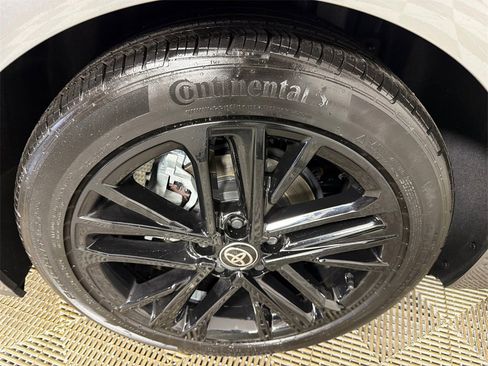 Used 2025 Toyota Camry SE image 17