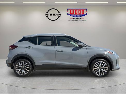 Certified 2021 Nissan Kicks SV image 2