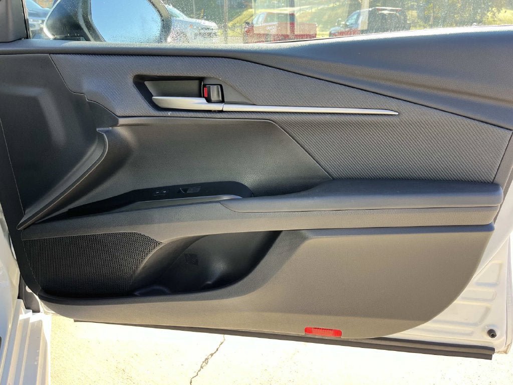 Used 2025 Toyota Camry SE FWD image 21