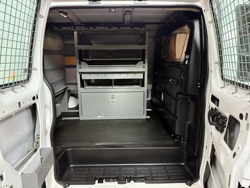 Used 2017 Chevrolet Express 2500 RWD image 23