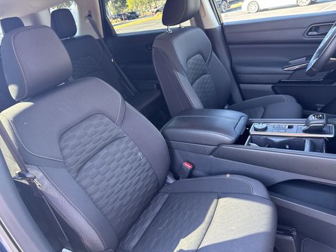 Used 2025 Nissan Pathfinder SV image 36