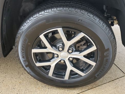 Used 2024 Jeep Grand Cherokee Limited image 5