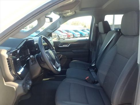 Used 2024 Chevrolet Silverado 1500 LT image 11