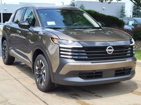 New 2026 Nissan Kicks SV w/ SV Premium Package AWD/4WD image 1