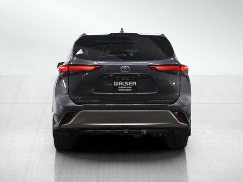 Used 2021 Toyota Highlander Platinum image 4