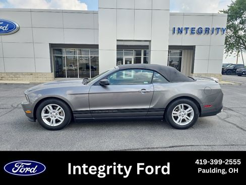 Used 2011 Ford Mustang Convertible w/ 101A Rapid Spec Order Code RWD image 1