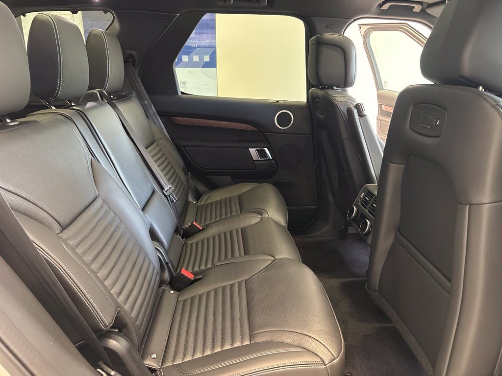 New 2026 Land Rover Discovery S AWD/4WD image 23