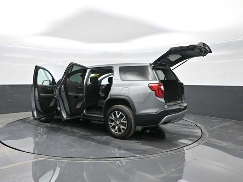 Used 2023 GMC Acadia SLE image 41