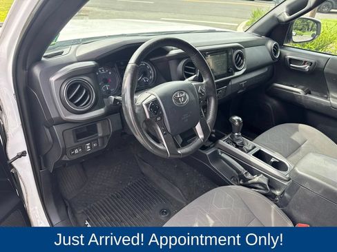 Used 2019 Toyota Tacoma TRD Off-Road AWD/4WD image 8