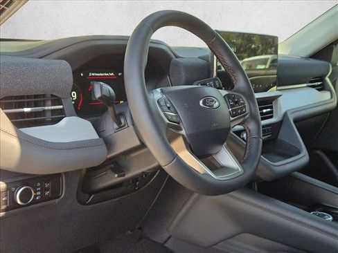 New 2026 Ford Explorer Active RWD image 3