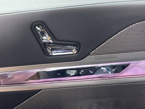 Used 2024 BMW 740i image 15