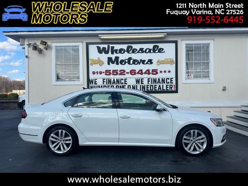 Used 2018 Volkswagen Passat 2.0T SE image 1