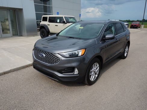 Used 2023 Ford Edge SEL w/ Convenience Package AWD/4WD image 6