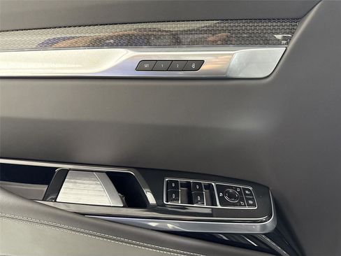 Used 2025 Cadillac Escalade ESV V w/ LPO, ONYX Package image 14