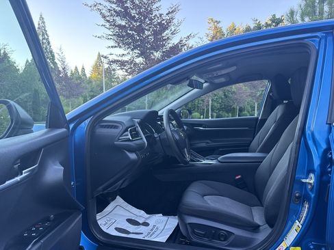 Used 2019 Toyota Camry LE FWD image 14