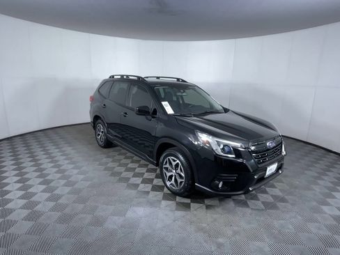 Used 2023 Subaru Forester Premium image 2