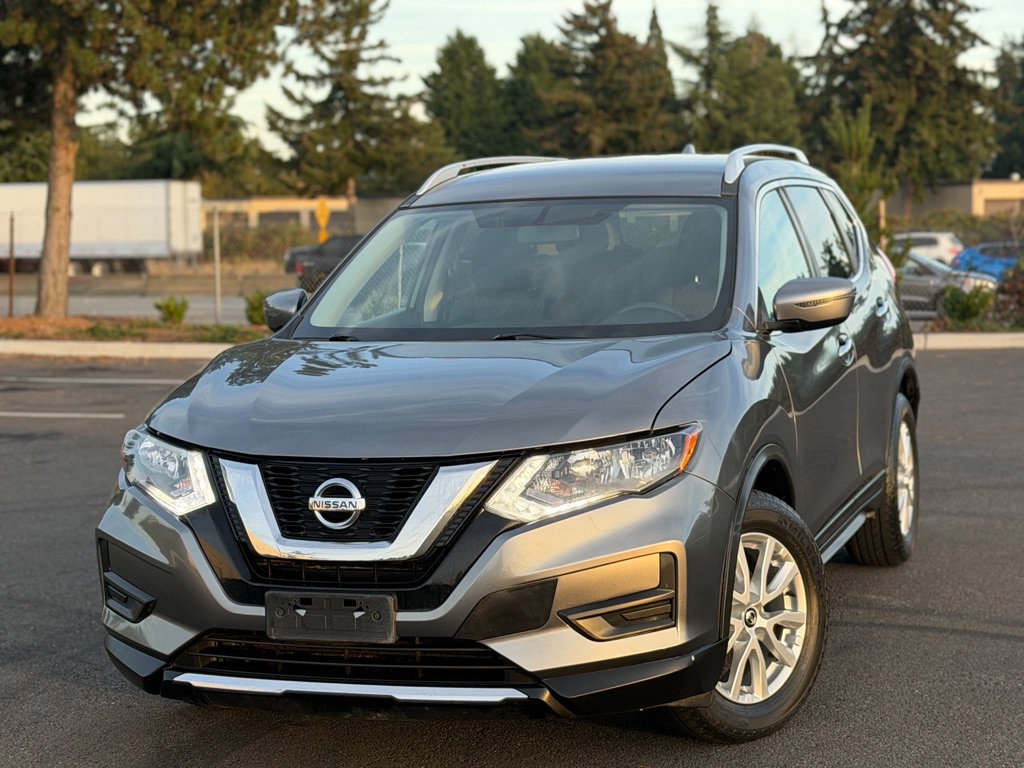 Used 2017 Nissan Rogue SV FWD image 1