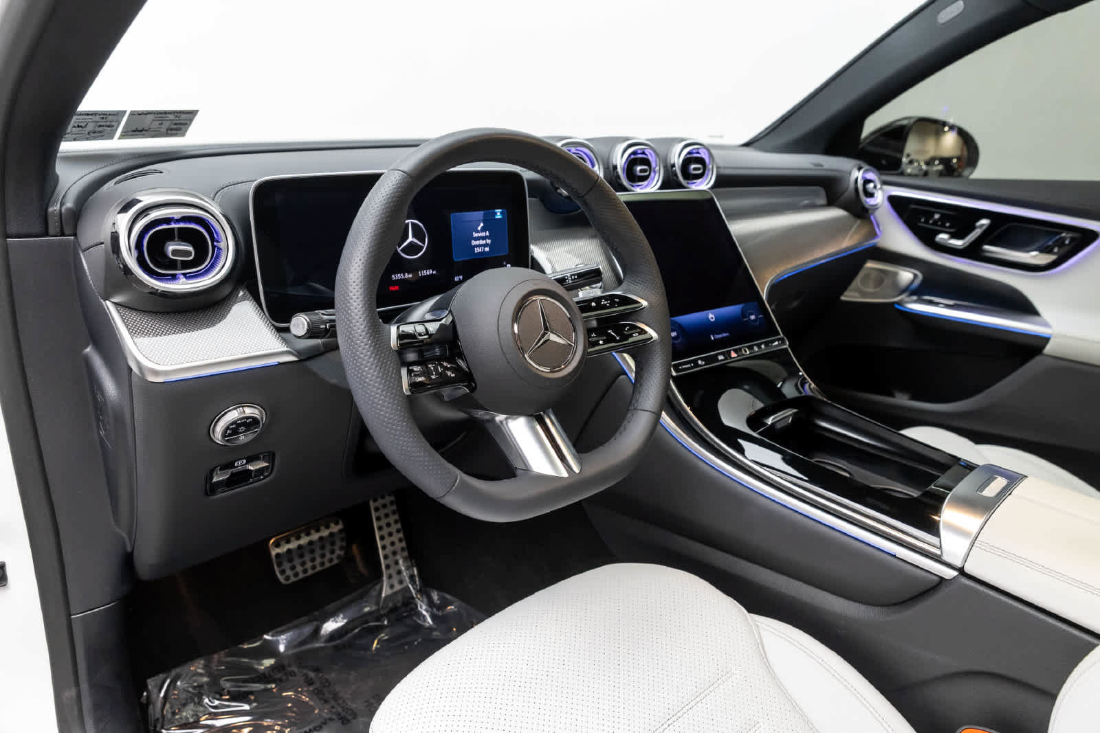 Used 2026 Mercedes-Benz GLC 300 4MATIC image 2