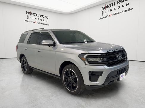Used 2023 Ford Expedition Limited AWD/4WD image 7