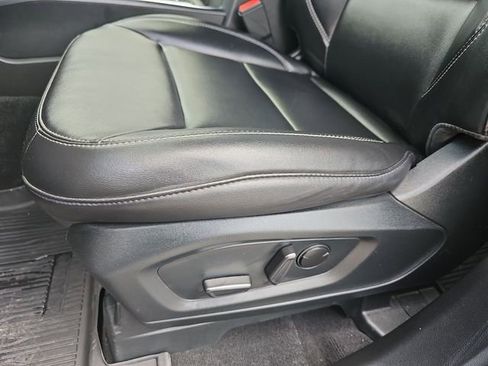 Used 2023 Ford Explorer XLT w/ Equipment Group 202A image 18