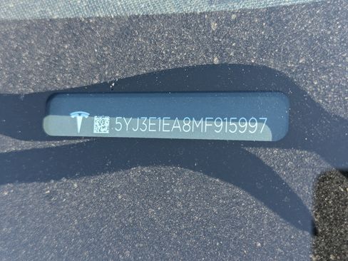 Used 2021 Tesla Model 3 Standard Range Plus image 17