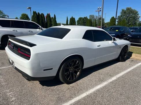 Used 2016 Dodge Challenger SRT Hellcat RWD image 5
