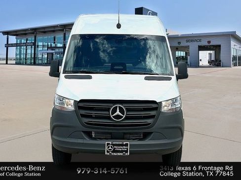 Used 2025 Mercedes-Benz Sprinter 2500 image 3