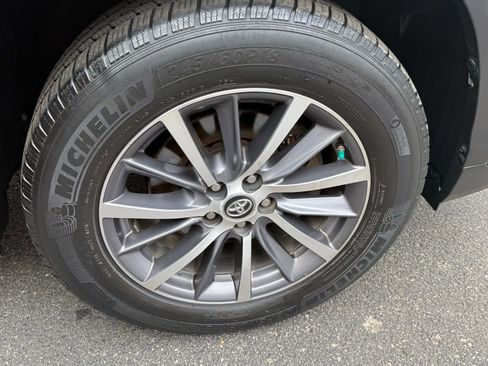 Used 2017 Toyota Highlander XLE image 16