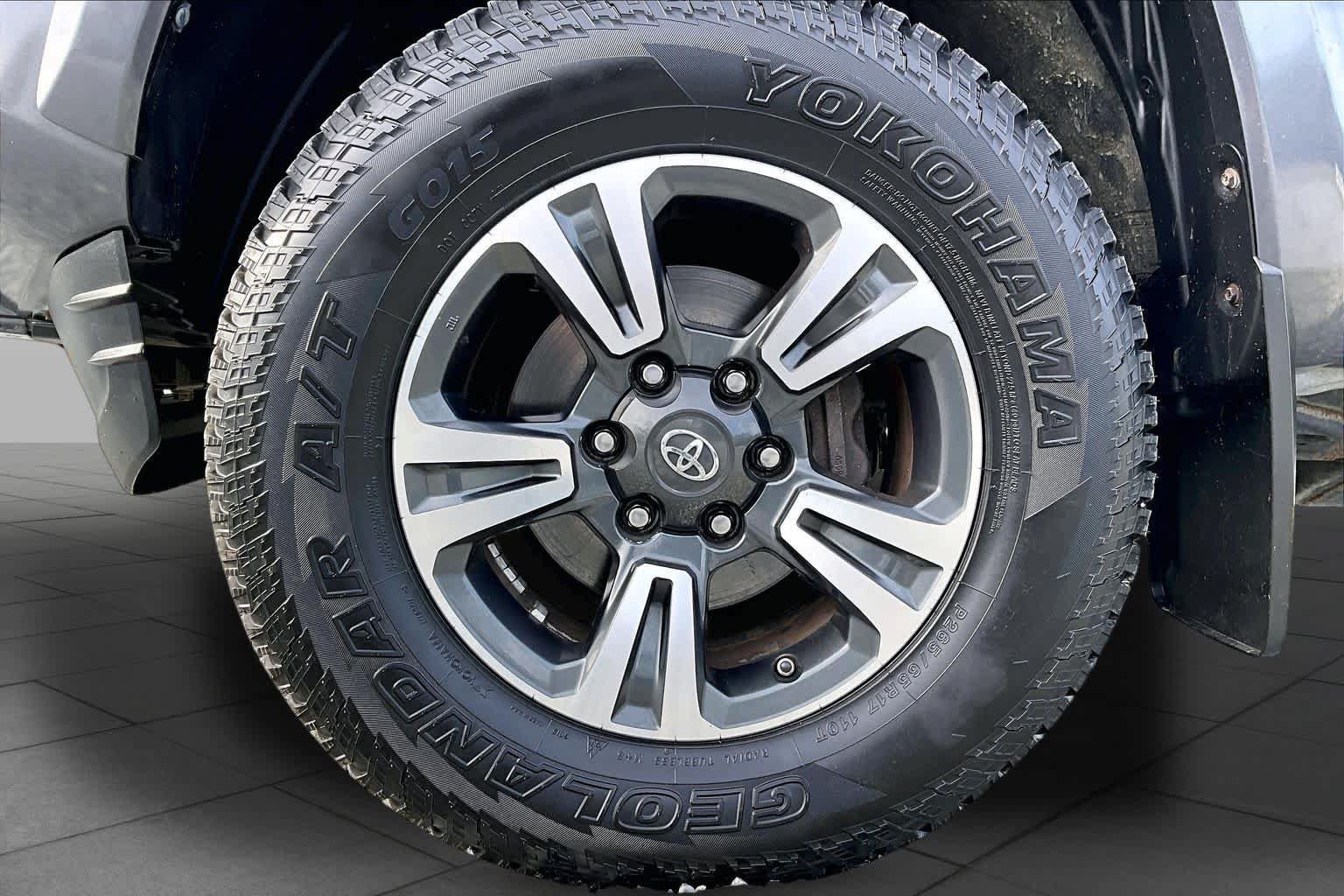 Used 2019 Toyota Tacoma TRD Sport w/ Technology Package AWD/4WD image 11