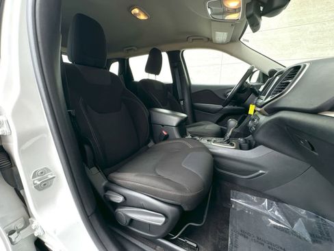 Used 2016 Jeep Cherokee Latitude w/ Cold Weather Group image 21