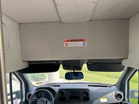 Used 2022 Mercedes-Benz Sprinter 3500 image 57