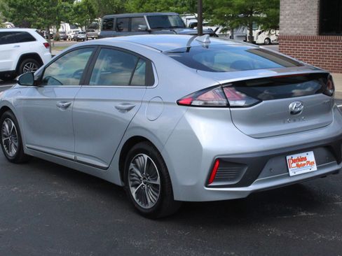 Used 2022 Hyundai Ioniq Limited FWD image 9